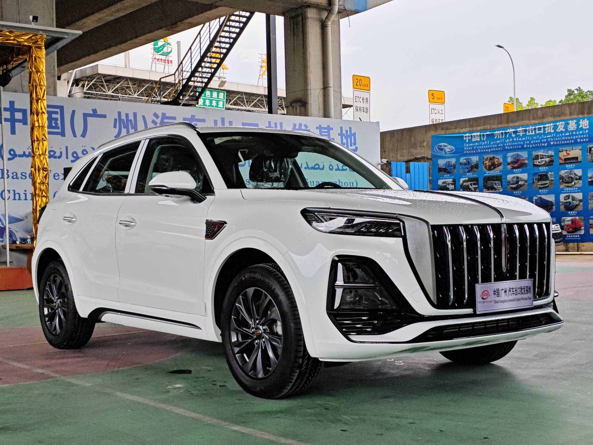 Hongqi HS5
