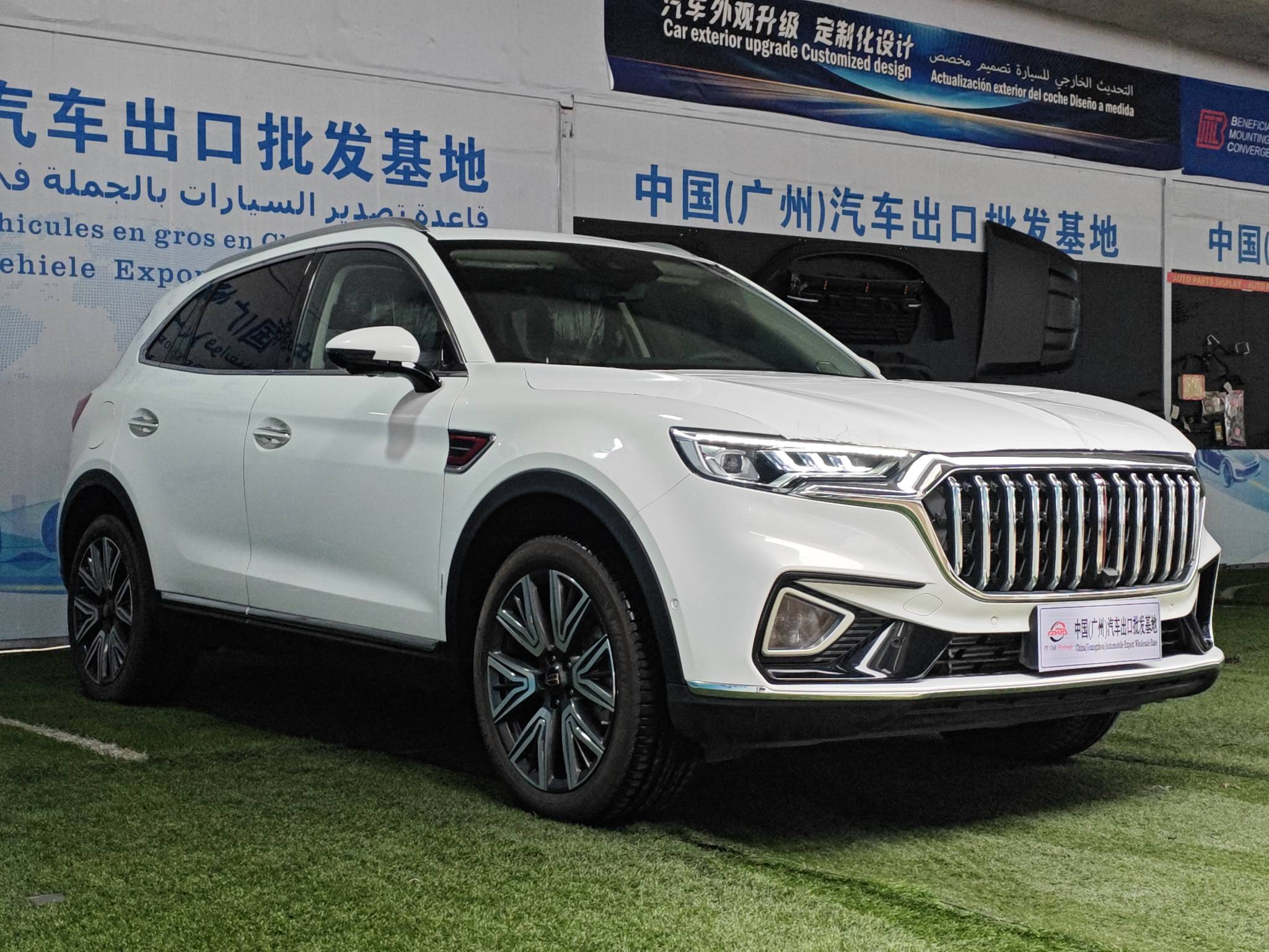 Hongqi HS5