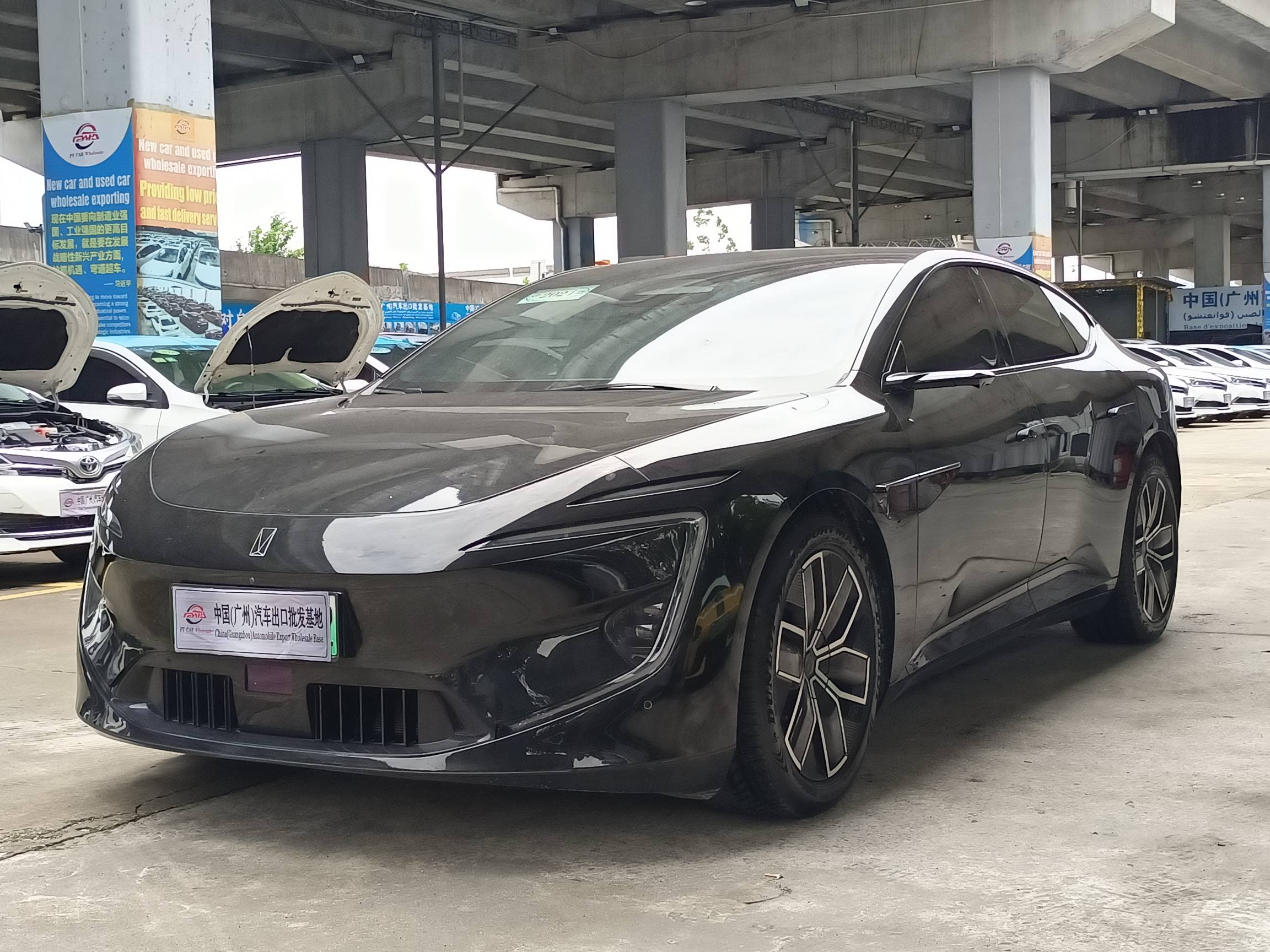 2024 阿维塔 12 三激光后驱奢享版 700KM