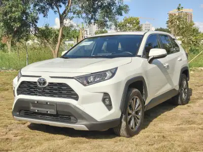 Toyota RAV4 thumbnail 3